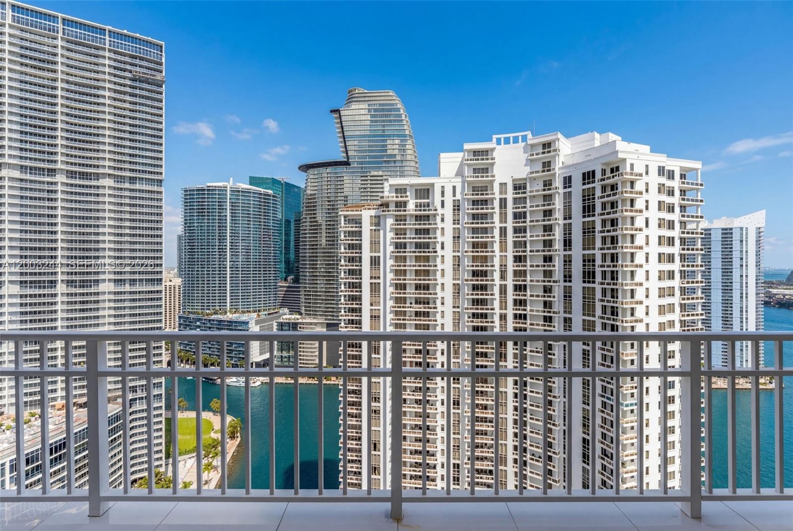 COURTS BRICKELL KEY CONDO - Residential