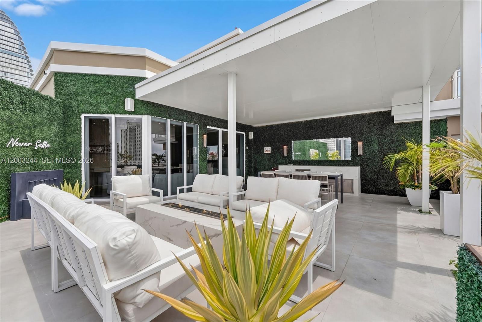 COURTS BRICKELL KEY CONDO - Residential