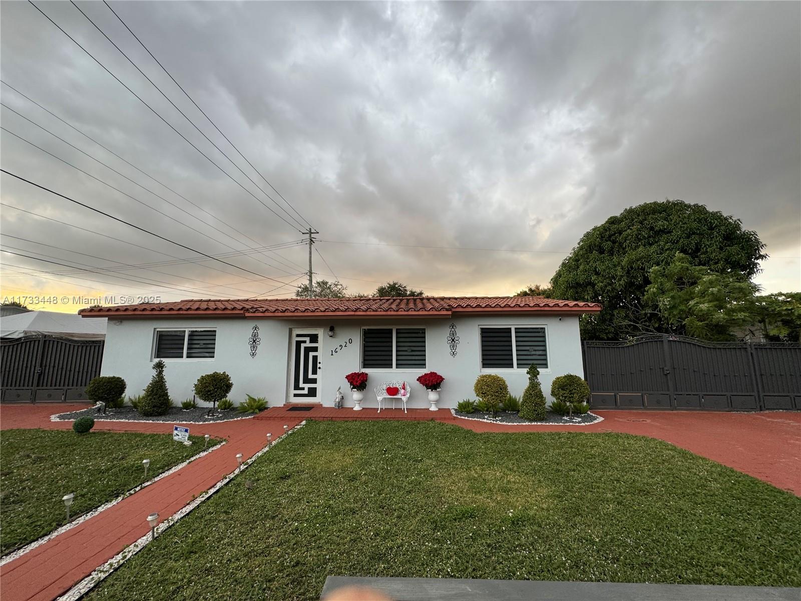 16920 Nw 74th Ave, Miami, Broward County, Florida - 3 Bedrooms  
2 Bathrooms - 