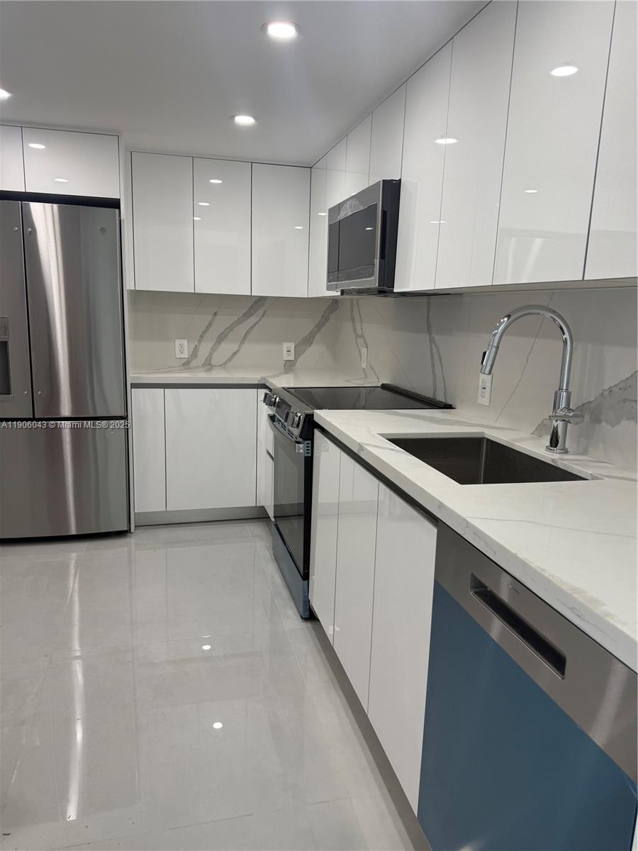 AVENTURA ELDORADO CONDO - Residential Lease