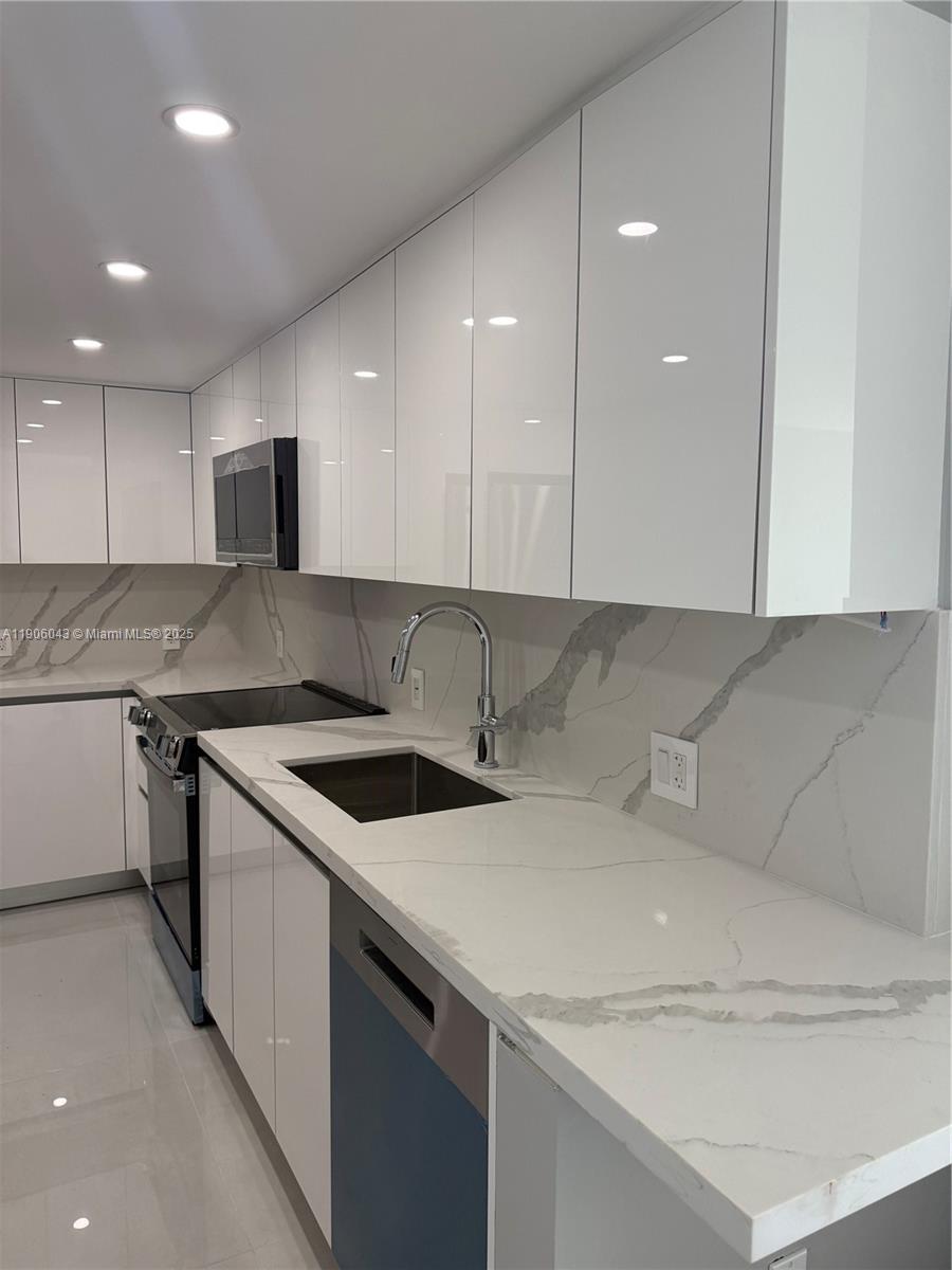 AVENTURA ELDORADO CONDO - Residential Lease