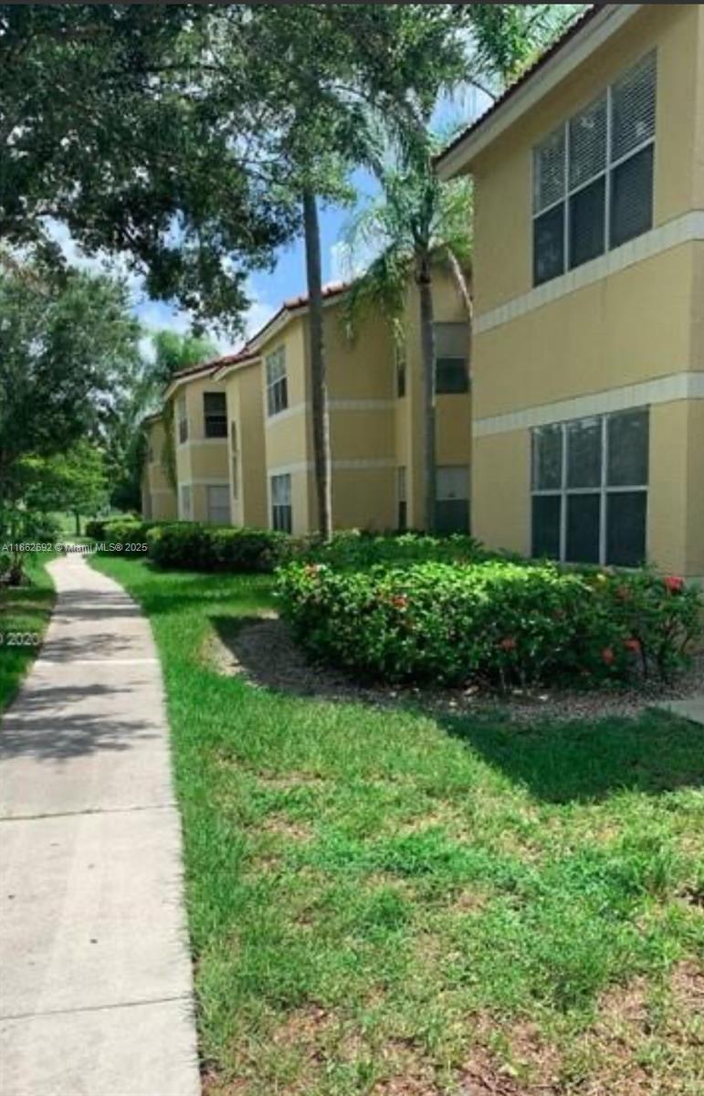 Beautiful 2 bedroom, 1 bathroom. Spacious living/dining area. Washer/Dryer in unit. Amenities include 2 resort-style pools, 24 hour exercise facility. 2 full sized tennis courts, 2 racket ball close to Saw grass Mills, Mall shopping & restaurants.
Located in the heart of West Broward County in the city of Sunrise. Conveniently located one block from the world famous Sawgrass Mills Mall, and in close proximity to the BB&T Center, Ikea, fine dining, shopping and amazing recreational parks.