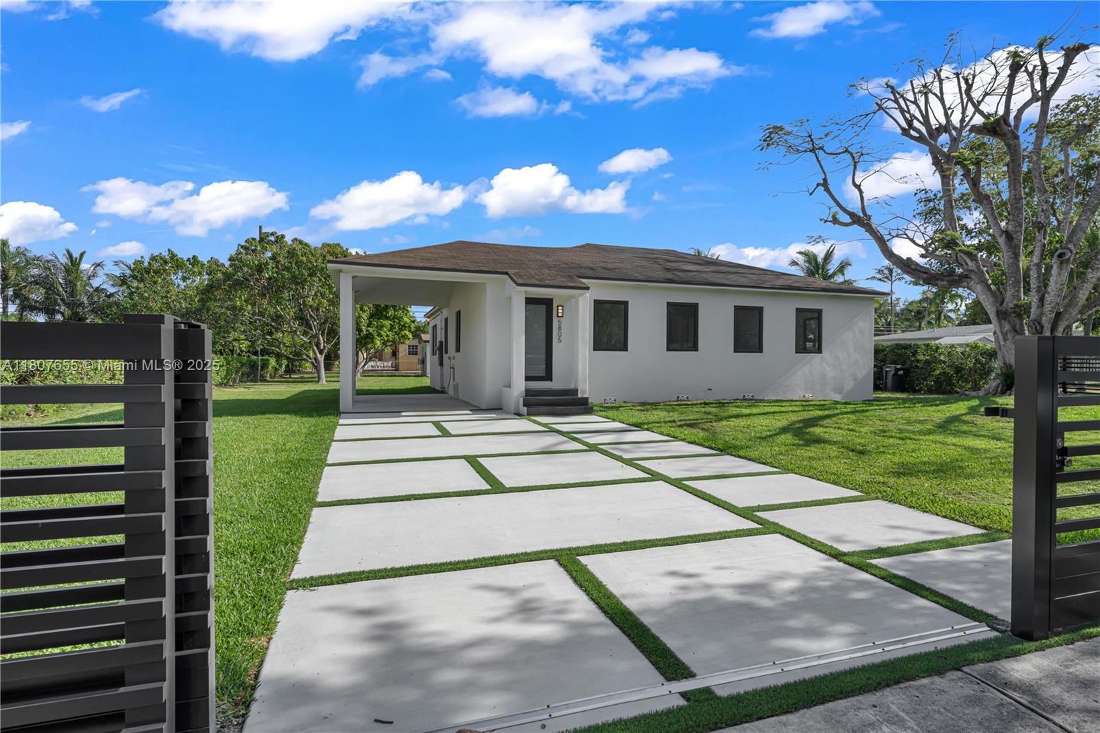 5805 Sw 46th Ter, Miami, Broward County, Florida - 3 Bedrooms  
1 Bathrooms - 