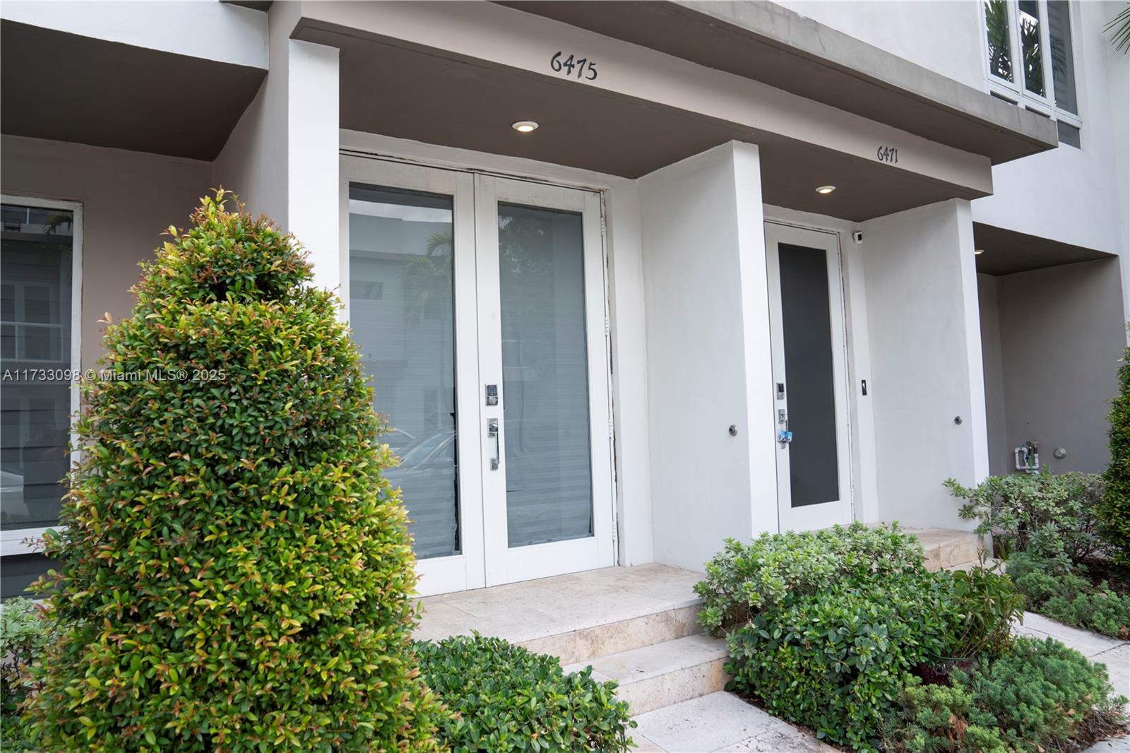 Property for Sale at 6475 Nw 104th Ct 6475, Doral, Miami-Dade County, Florida - Bedrooms: 3 
Bathrooms: 3  - $755,000