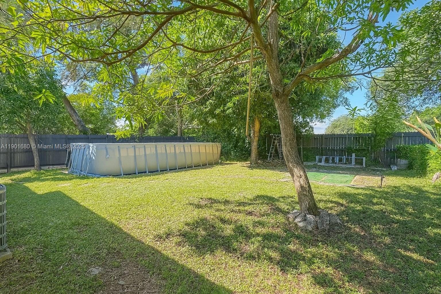 HOLLYWOOD SUBURBS - Residential