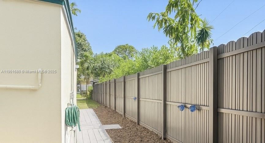 HOLLYWOOD SUBURBS - Residential