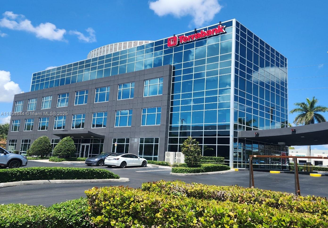 +/-2,500 SF. Corner office suite located within a renovated building with great exposure, good parking and beautiful view. ADVERTISED RATE INCLUDE OPEX +/-$14 PER SF + $27.00 SF/YR.