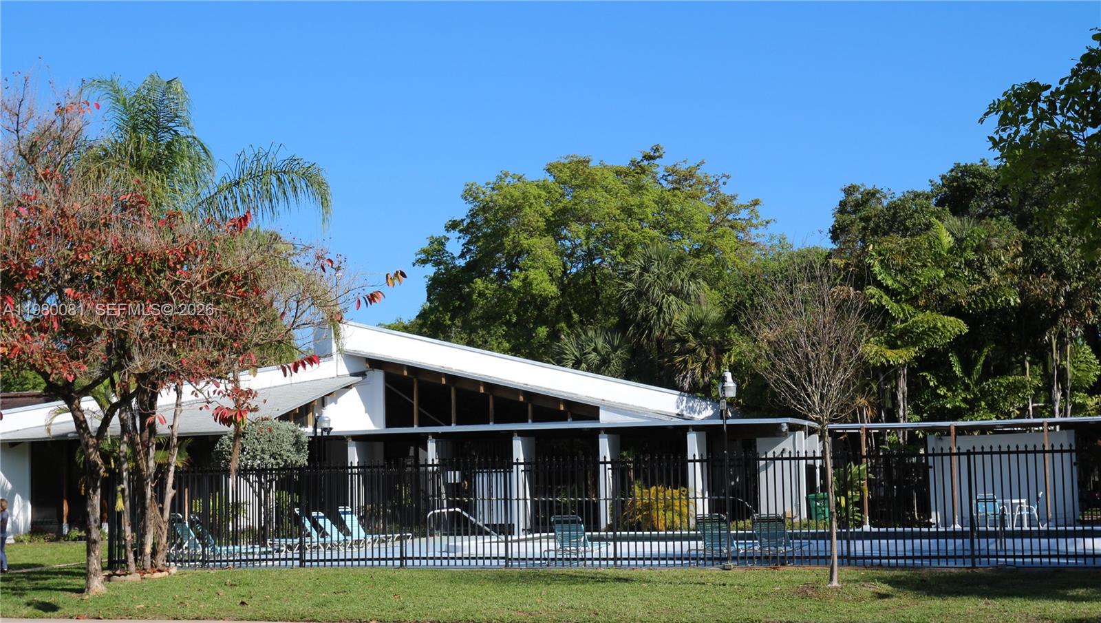 HOLLYWOOD GARDENS CONDOMI - Residential