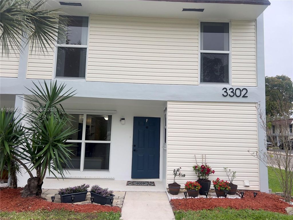 Photo of 3302 Farragut St #5F, Hollywood, FL 33021 (MLS # A11980081)