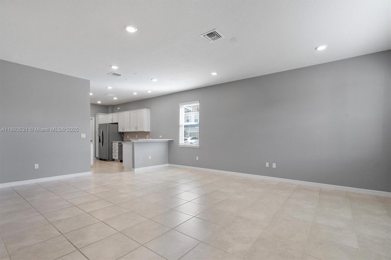 HILLCREST COUNTRY CLUB SO - Residential Lease