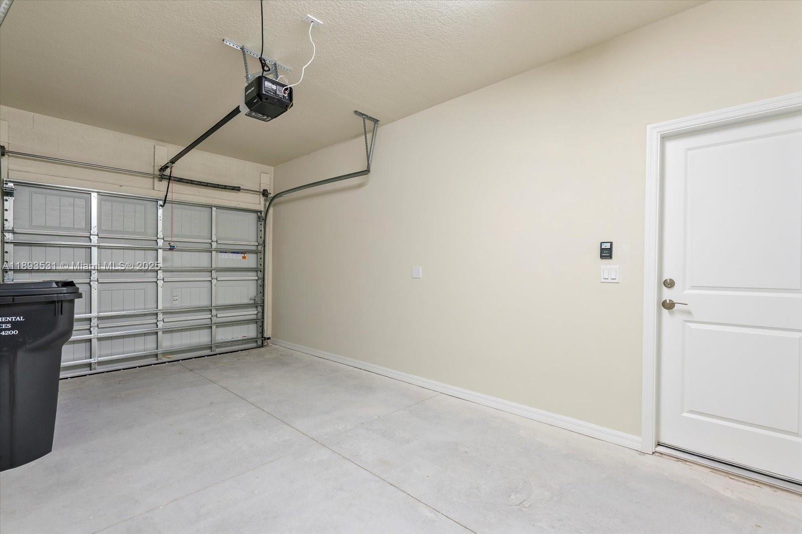 HILLCREST COUNTRY CLUB SO - Residential Lease