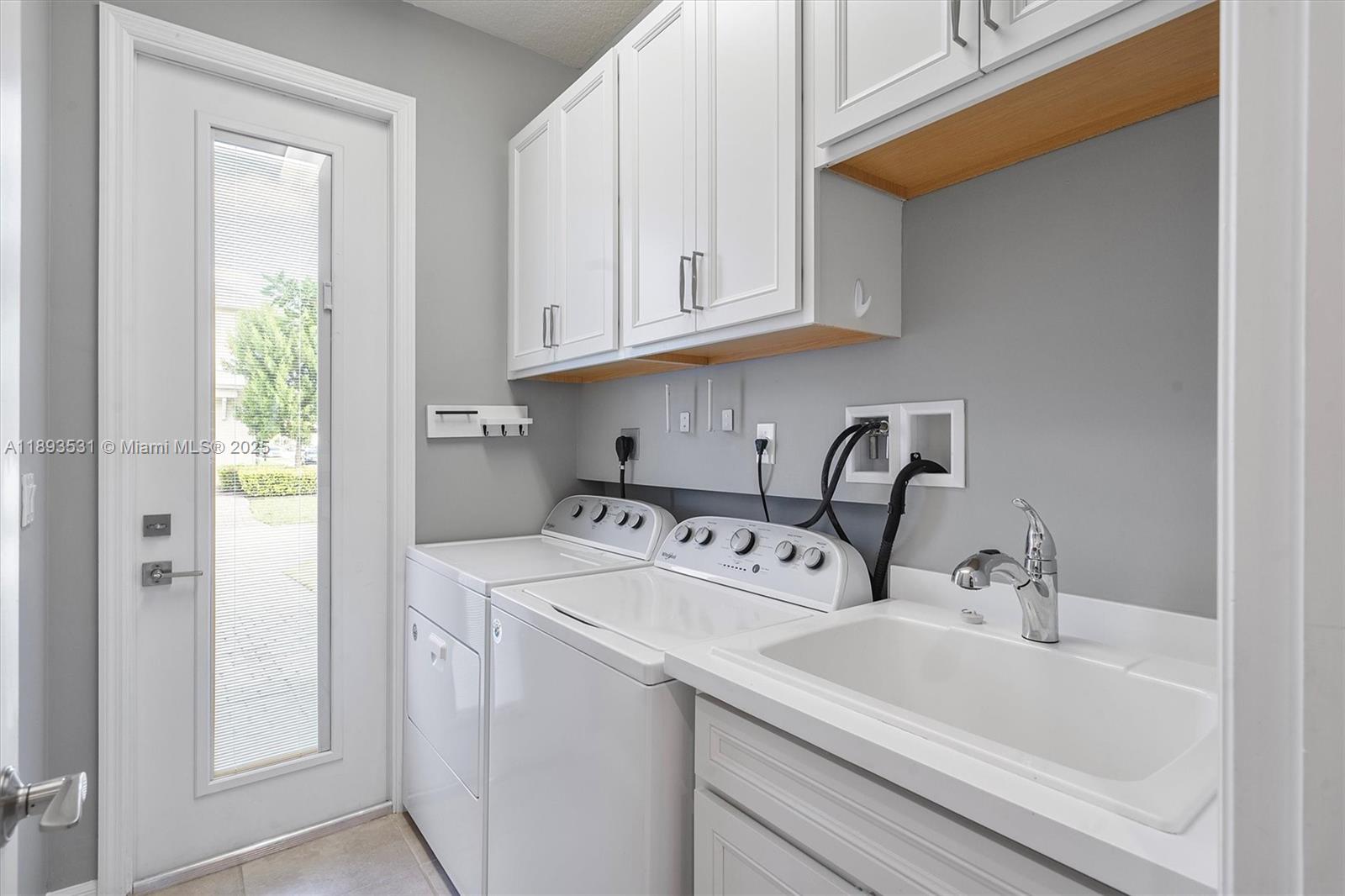 HILLCREST COUNTRY CLUB SO - Residential Lease
