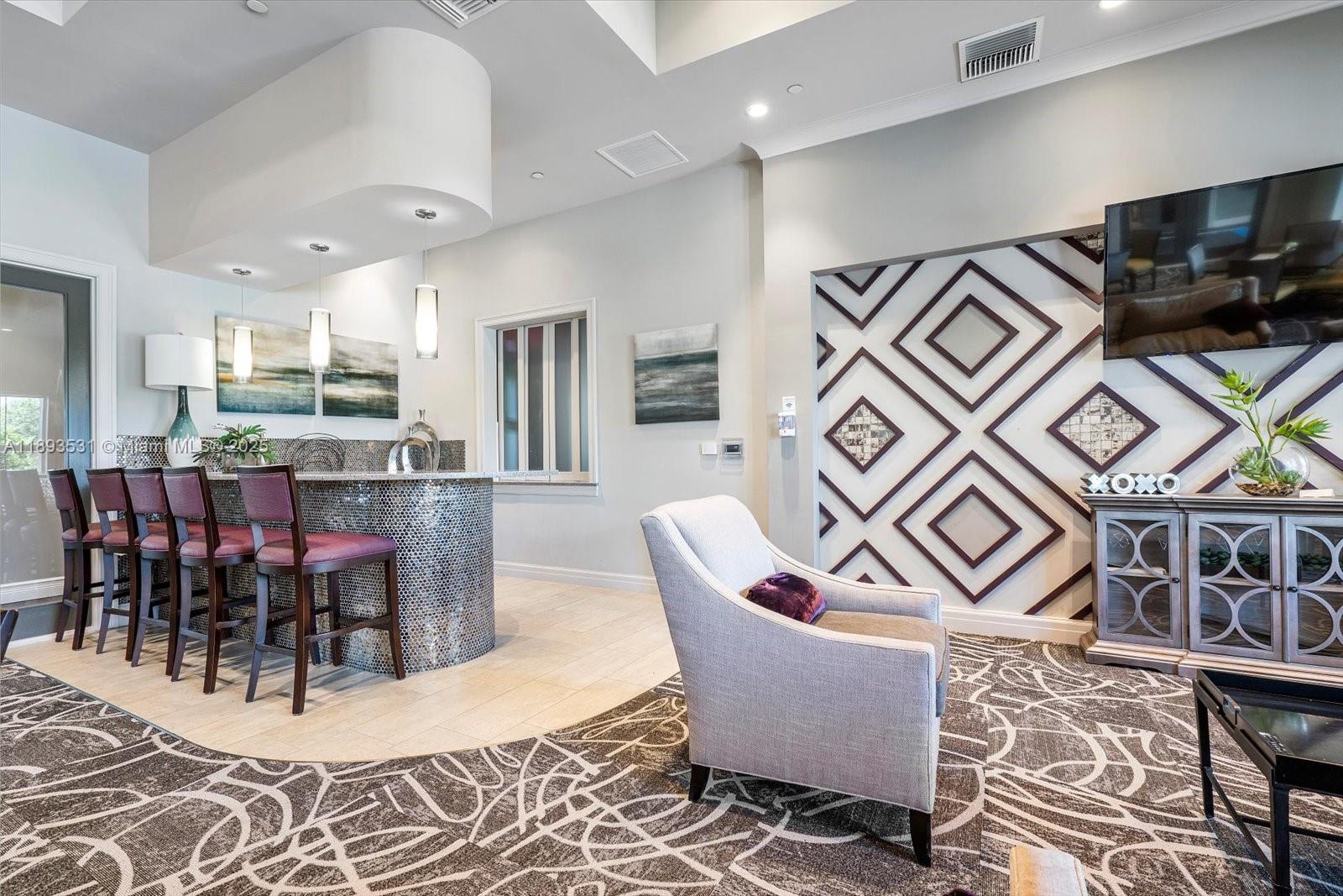 HILLCREST COUNTRY CLUB SO - Residential Lease