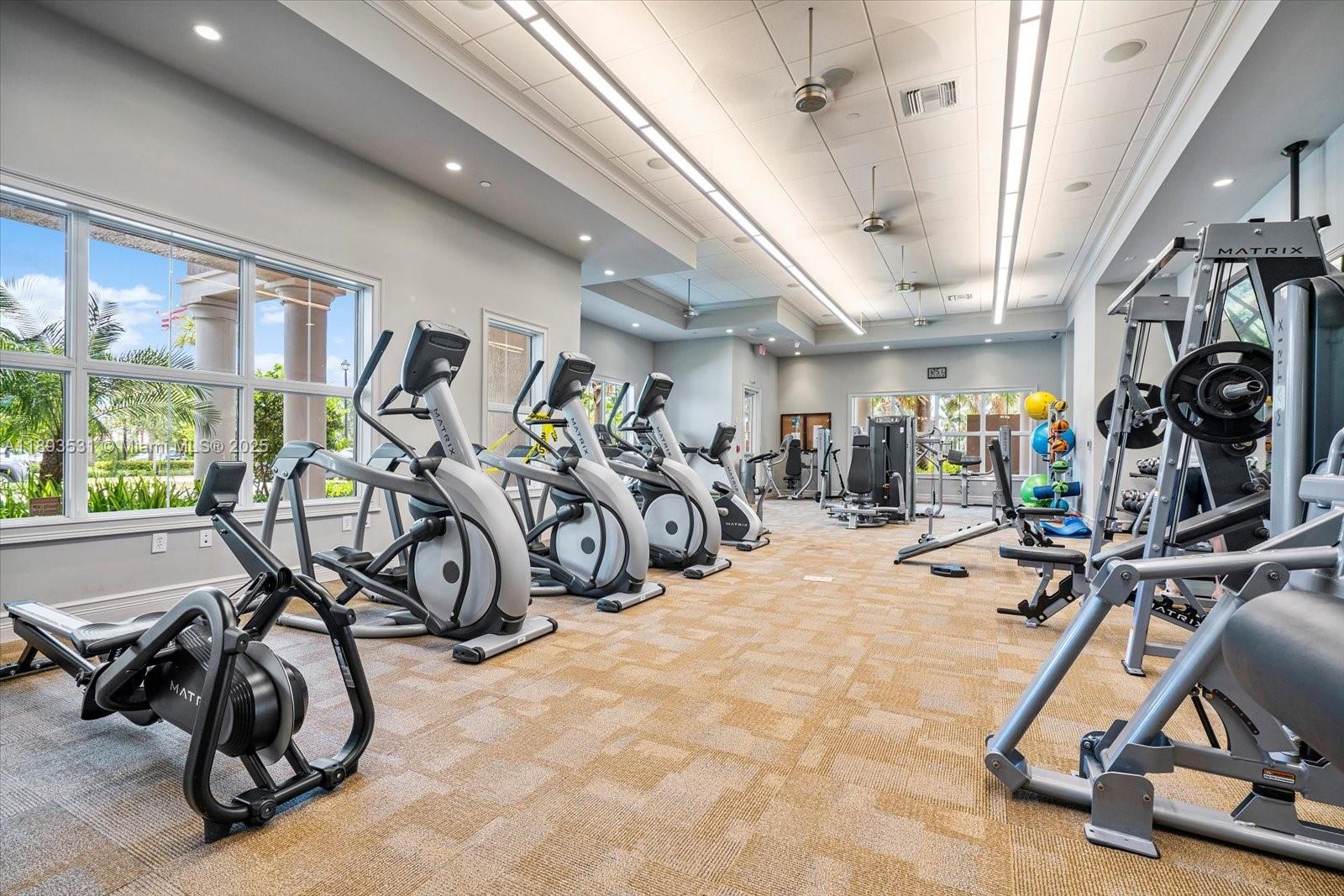 HILLCREST COUNTRY CLUB SO - Residential Lease