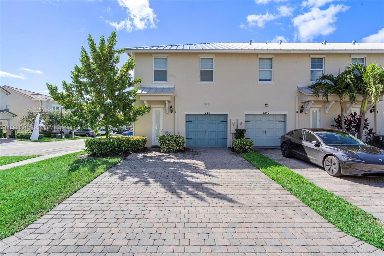 HILLCREST COUNTRY CLUB SO - Residential Lease