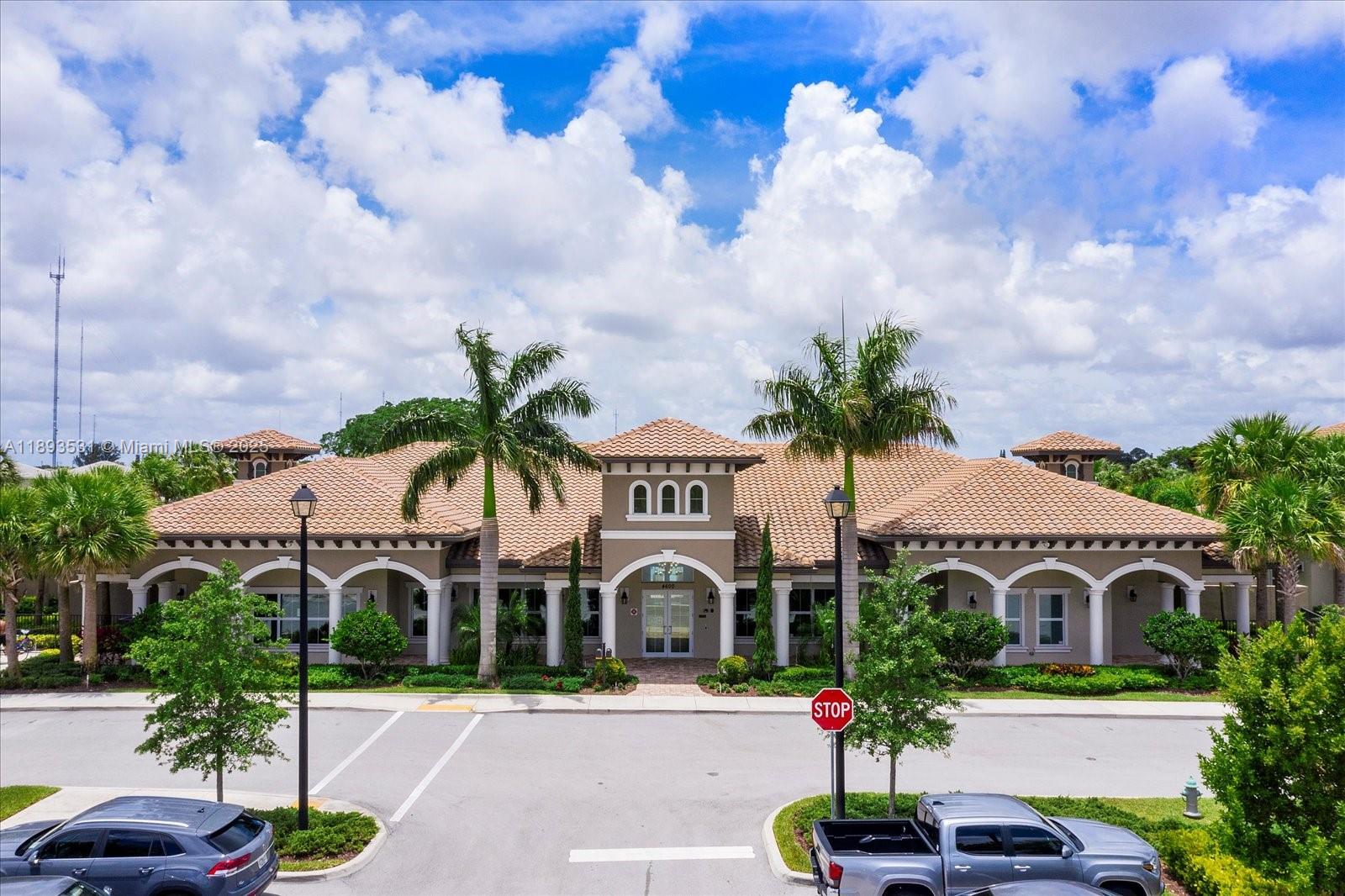 HILLCREST COUNTRY CLUB SO - Residential Lease