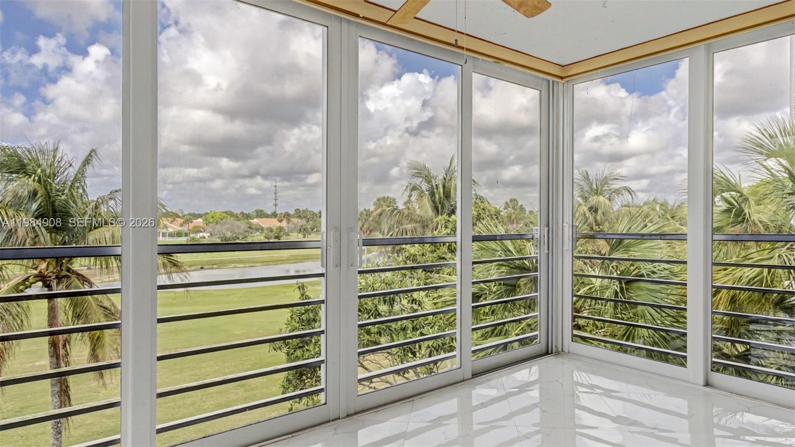 3970 Oaks Clubhouse Dr 407