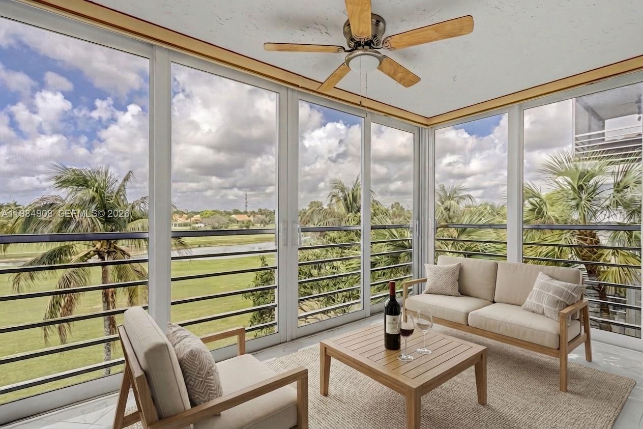 3970 Oaks Clubhouse Dr 407