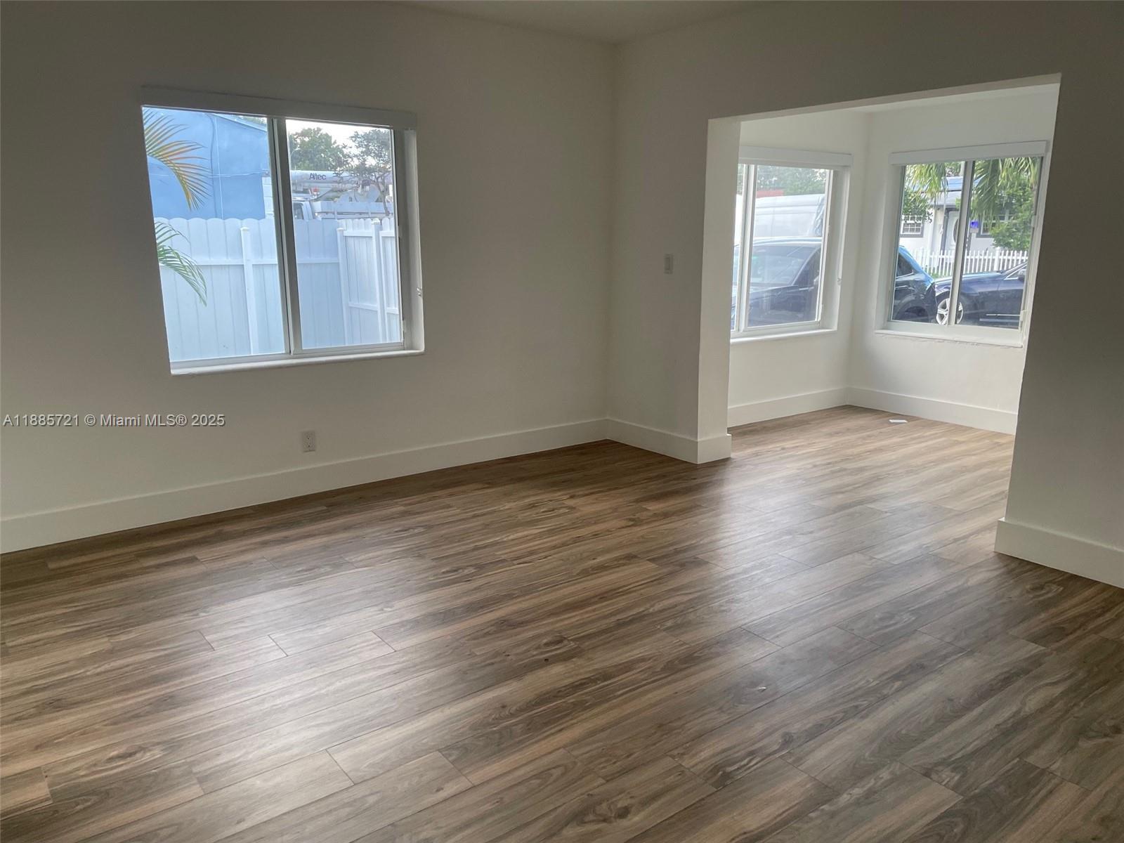 HOLLYWOOD PARK - Residential Lease