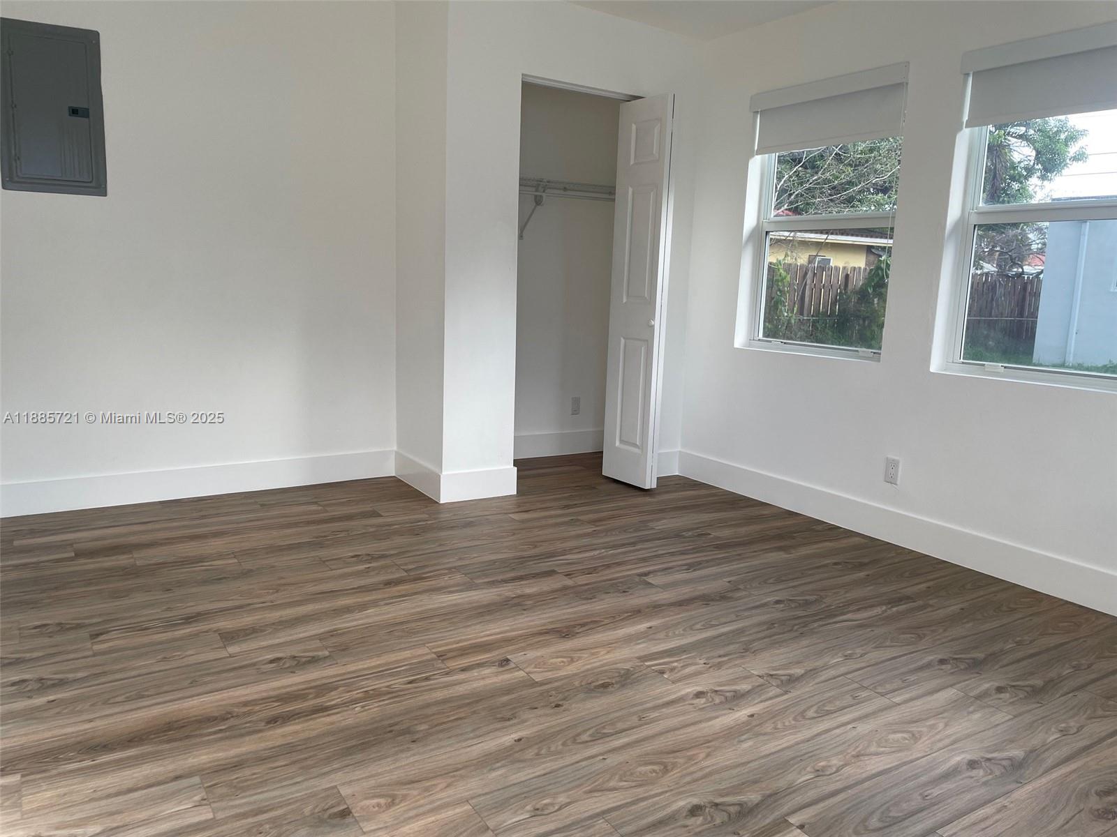 HOLLYWOOD PARK - Residential Lease