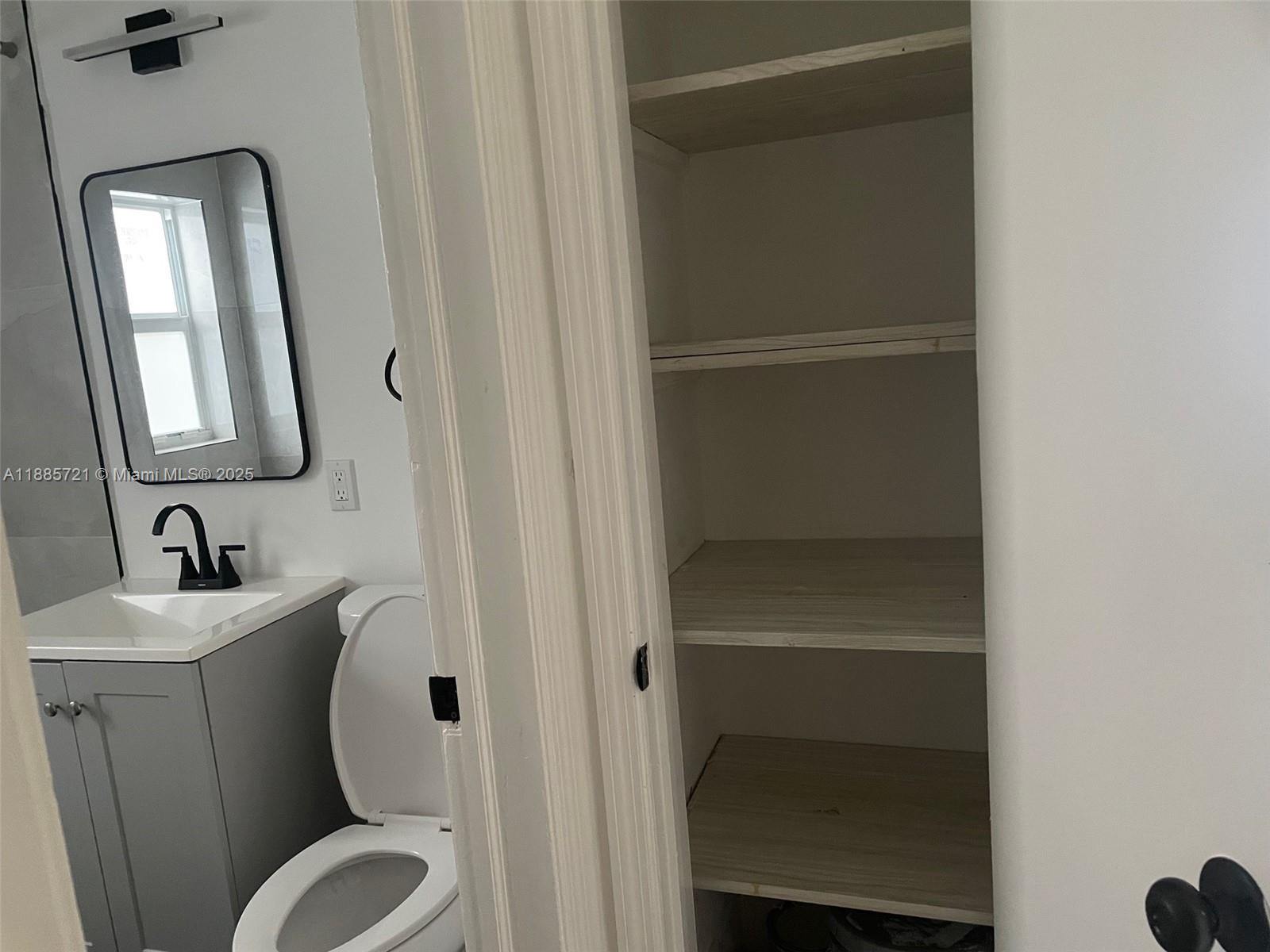 HOLLYWOOD PARK - Residential Lease