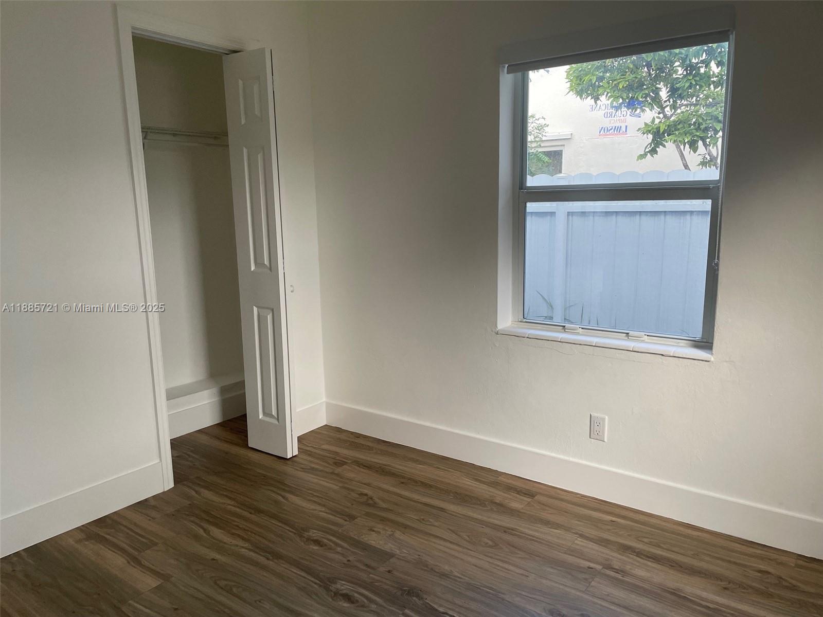 HOLLYWOOD PARK - Residential Lease