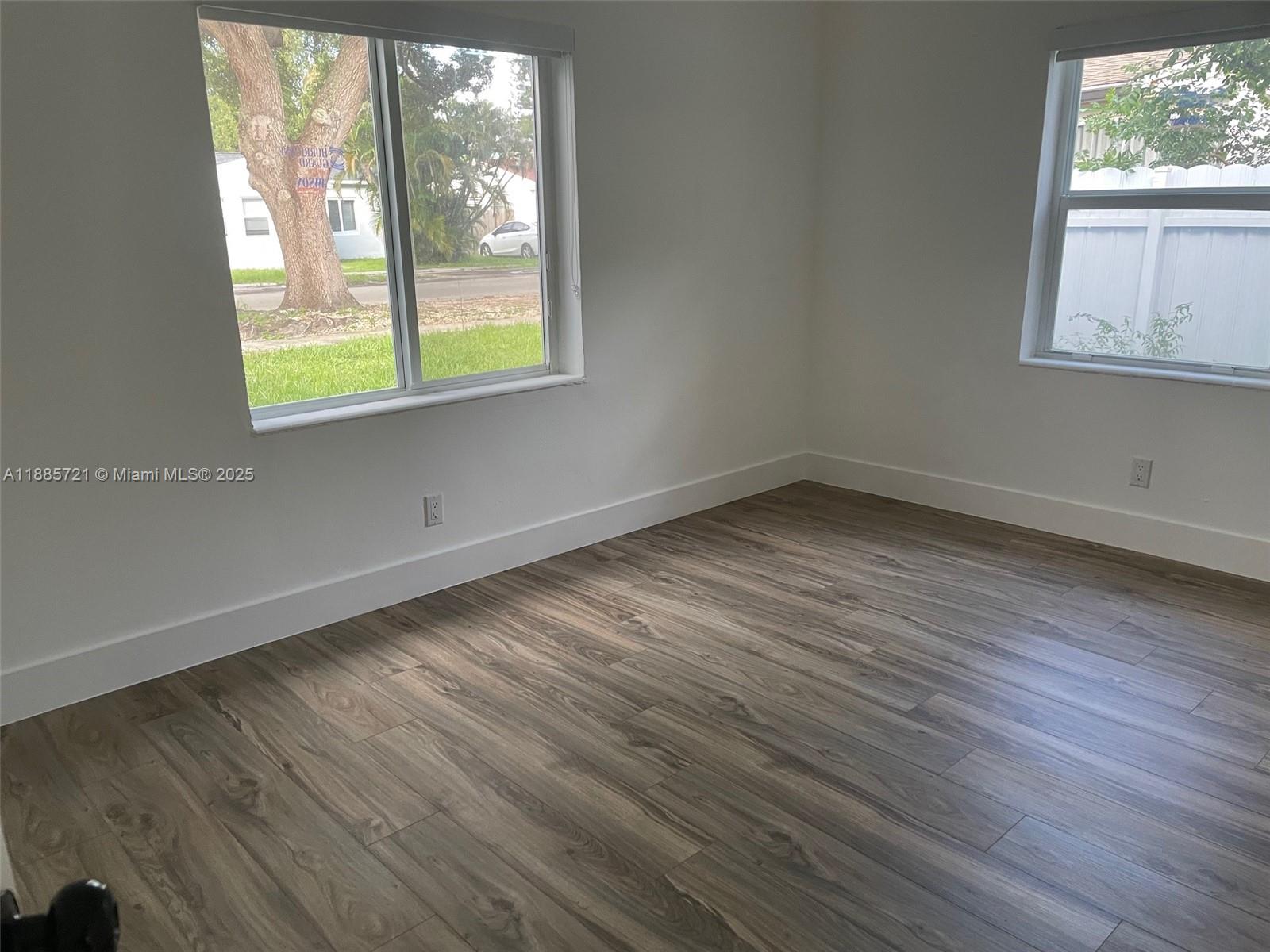HOLLYWOOD PARK - Residential Lease