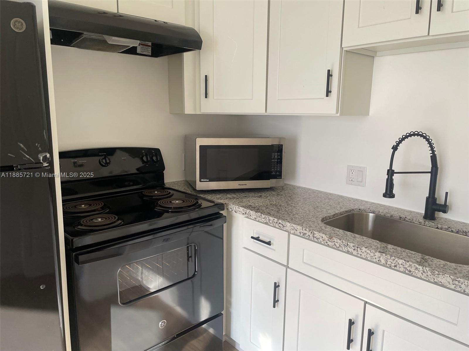 HOLLYWOOD PARK - Residential Lease