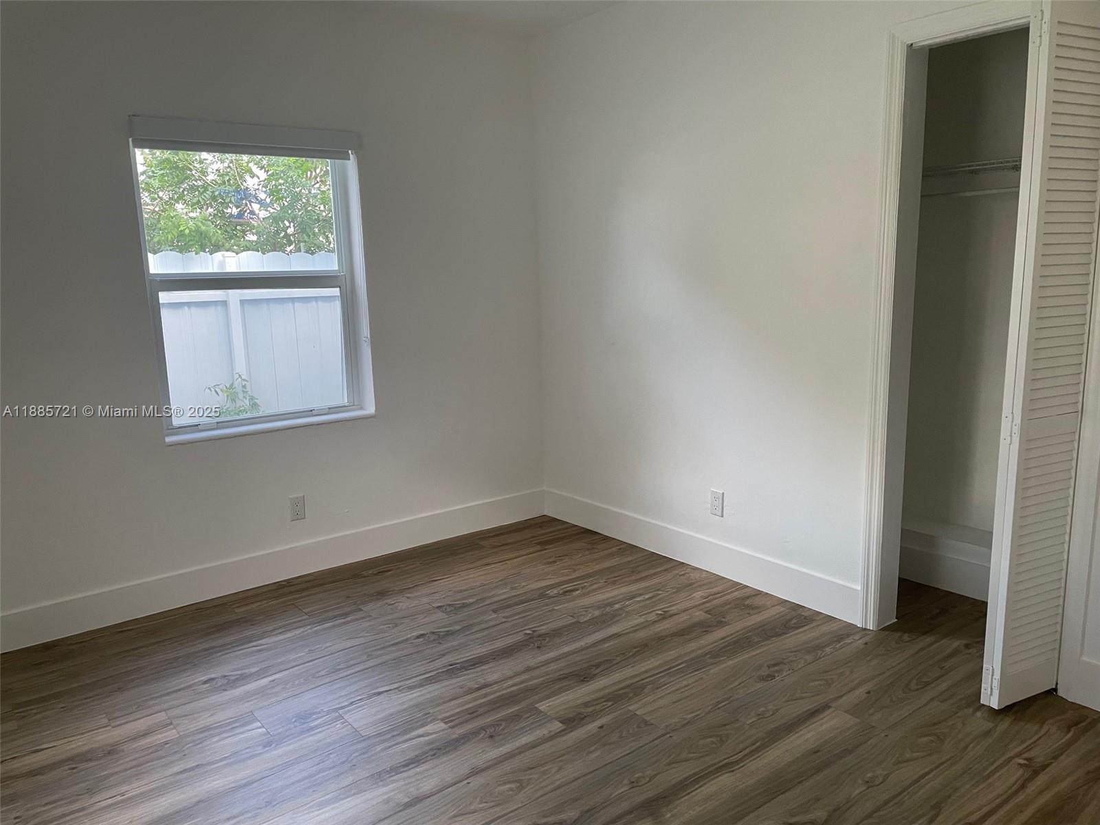 HOLLYWOOD PARK - Residential Lease