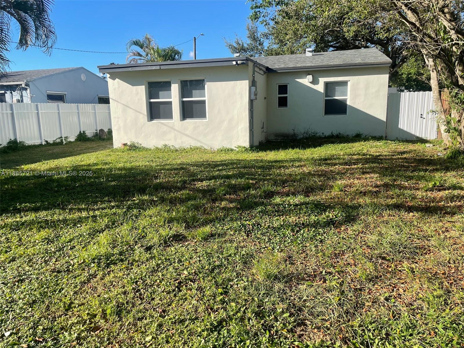 HOLLYWOOD PARK - Residential Lease