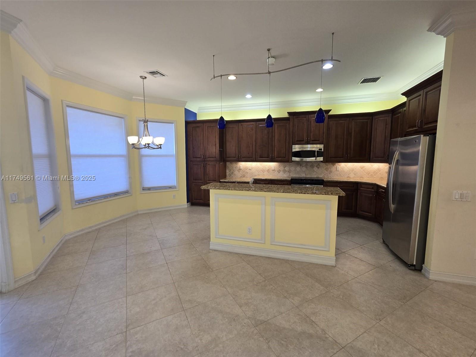 VALENCIA POINTE 3 - Residential