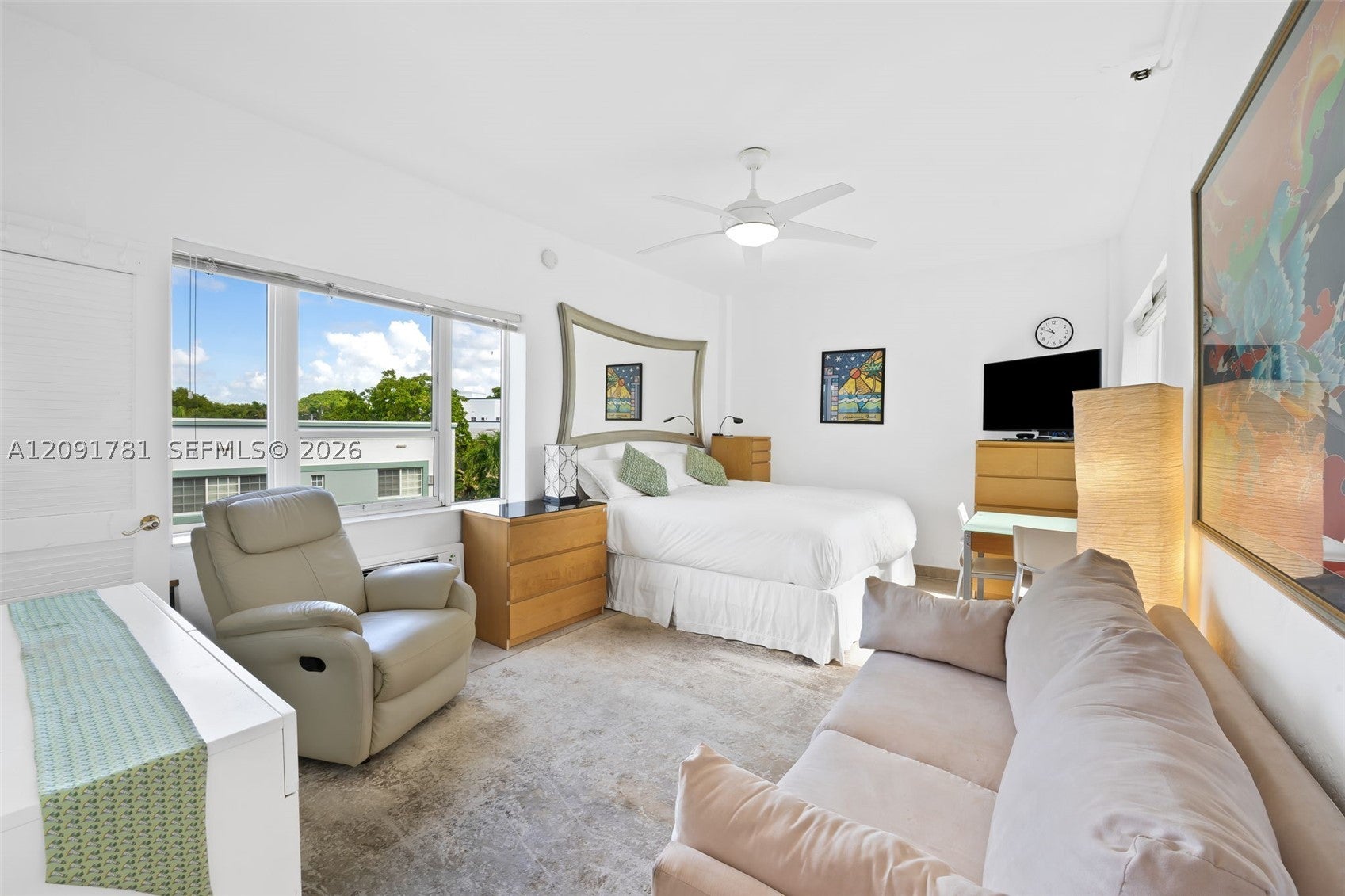 255 W 24th St 330