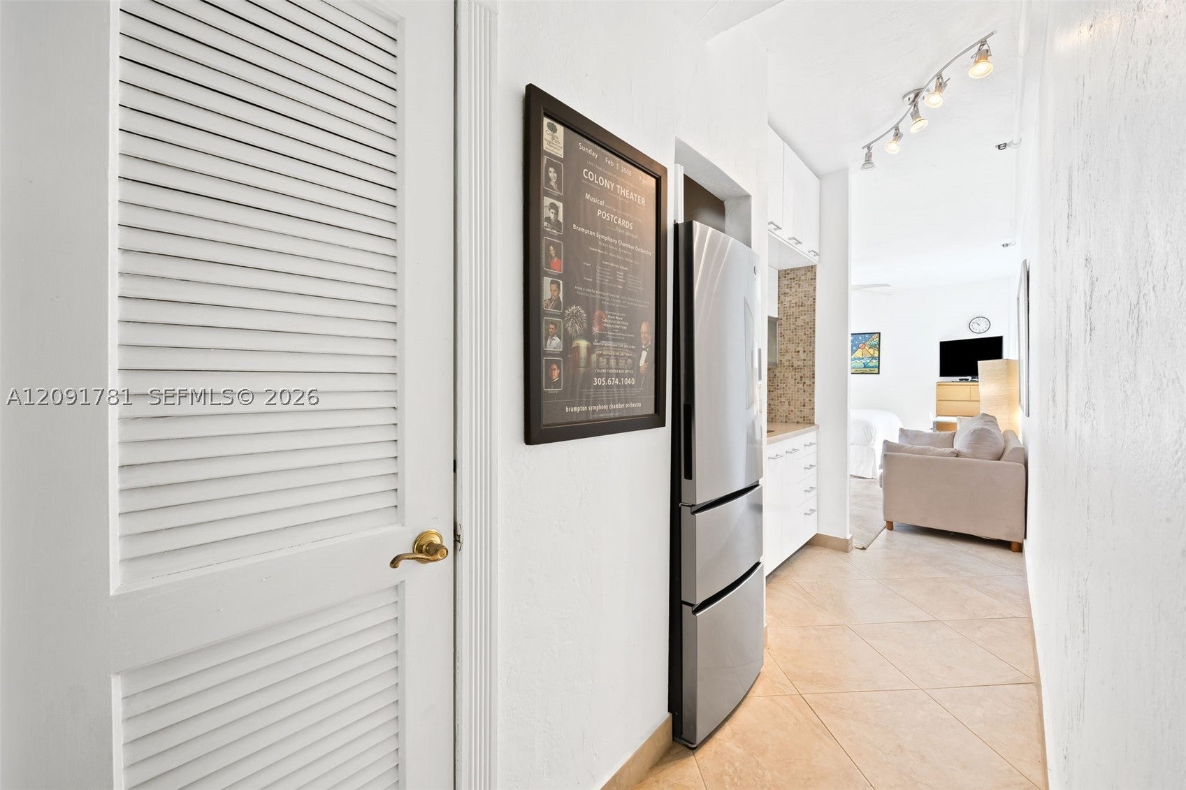 255 W 24th St 330