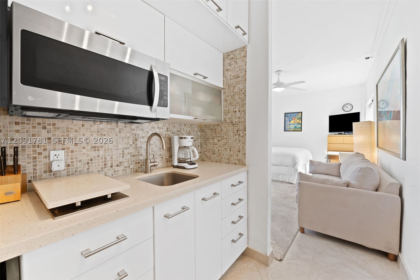 255 W 24th St 330