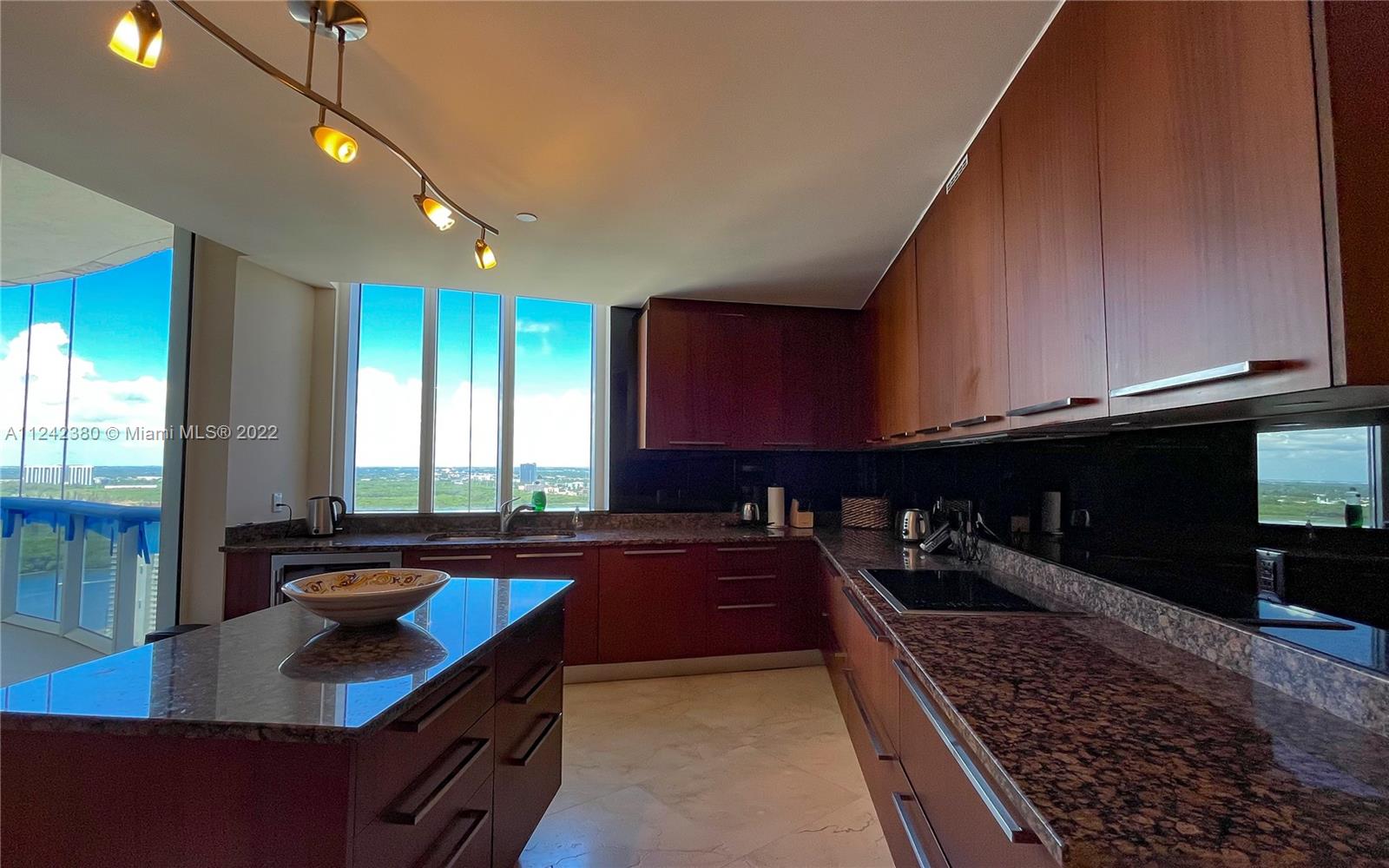TDR TOWER III CONDO - Residential
