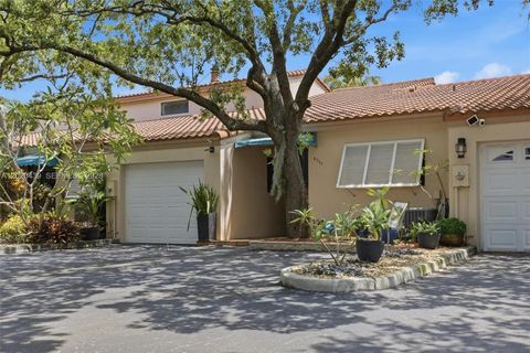8555 Ardoch Rd Miami Lakes FL 33016