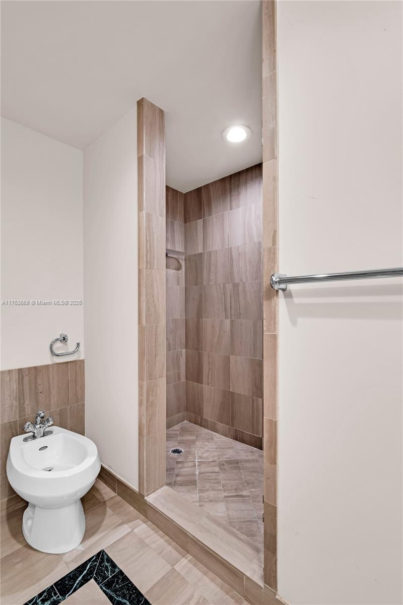 SANTA MARIA CONDO - Residential Lease