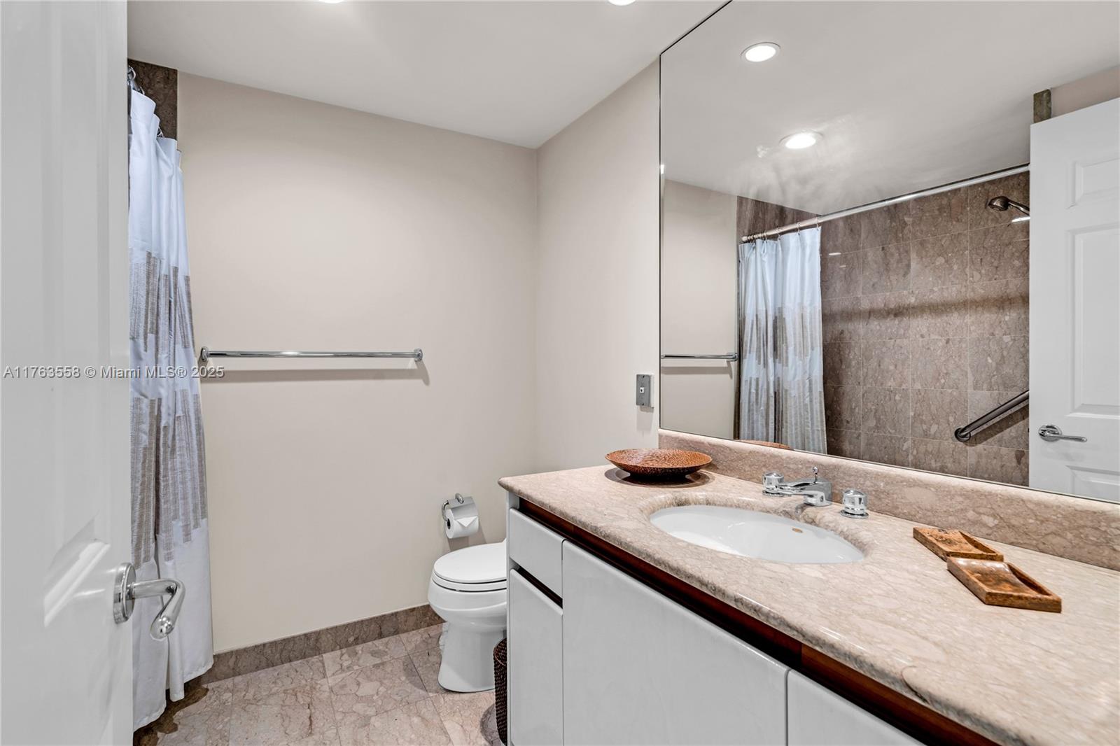 SANTA MARIA CONDO - Residential Lease