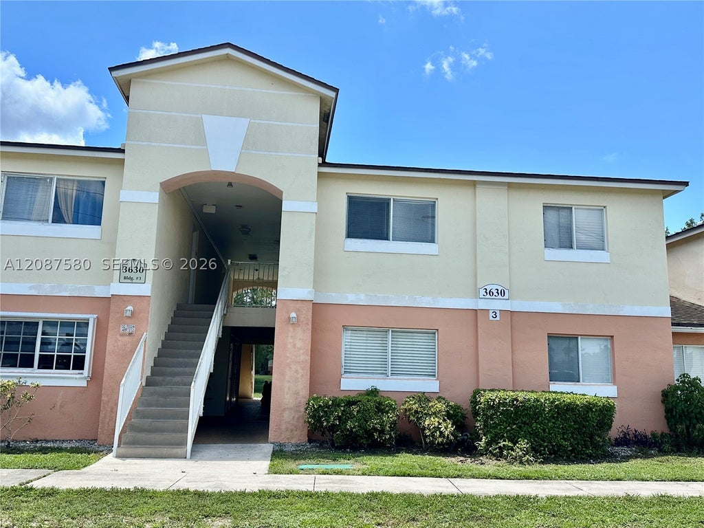 Photo of 3630 N 56th Ave #310, Hollywood, FL 33021 (MLS # A12087580)