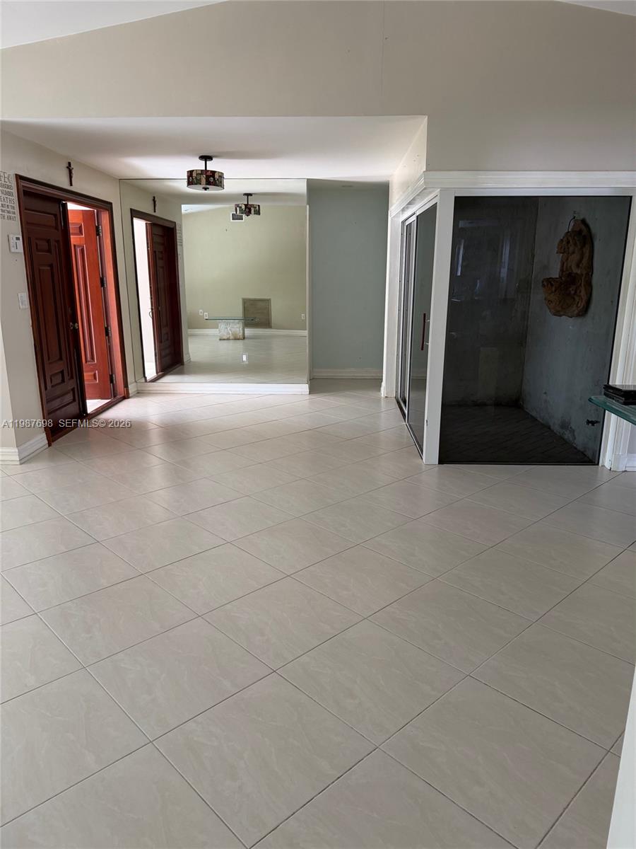 LAS PALMAS CONDO 9/5 - Residential