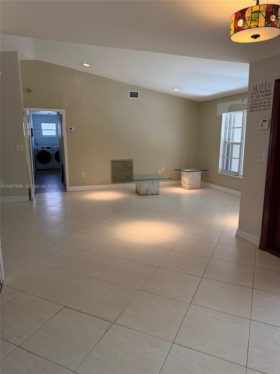 LAS PALMAS CONDO 9/5 - Residential