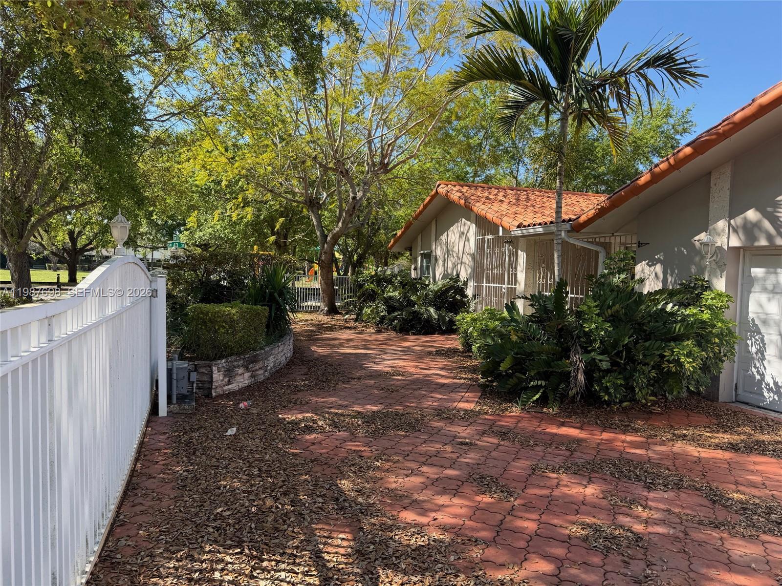 LAS PALMAS CONDO 9/5 - Residential