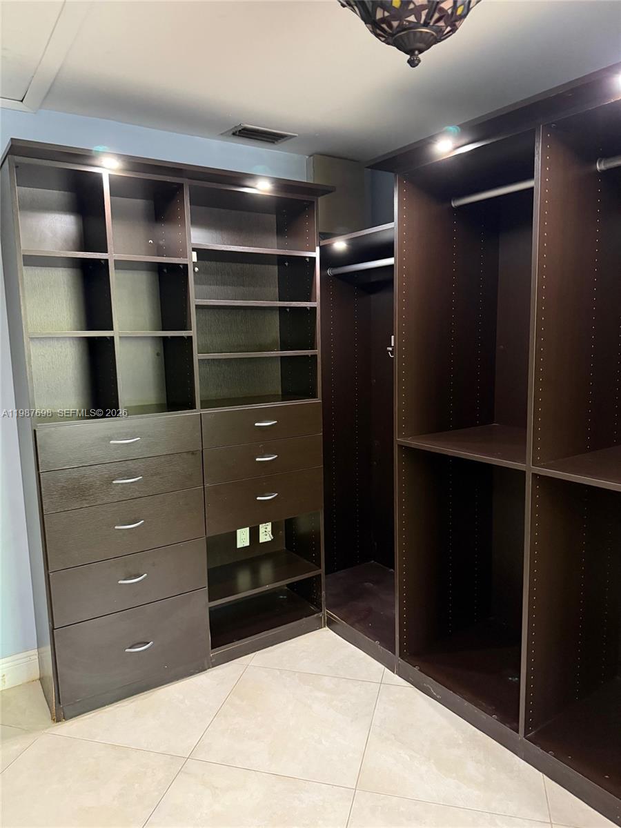 LAS PALMAS CONDO 9/5 - Residential