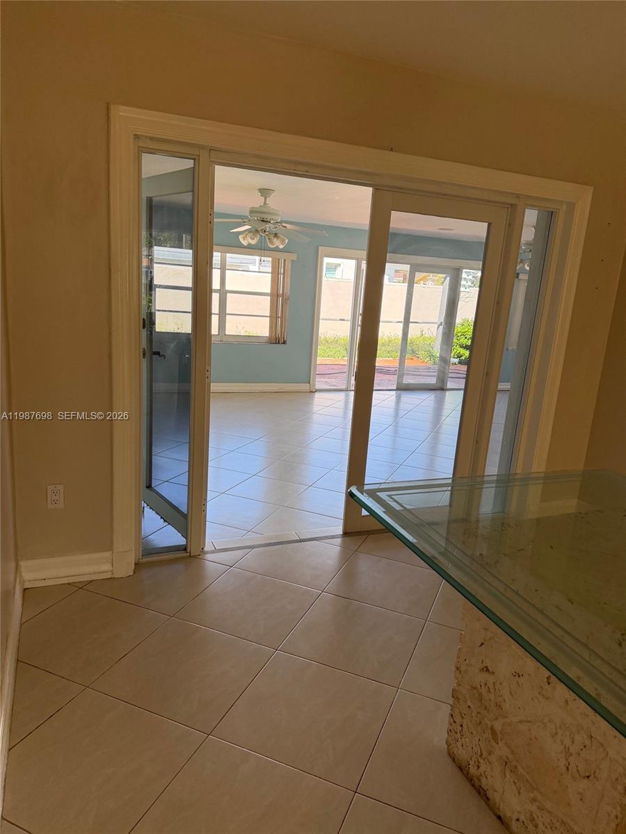 LAS PALMAS CONDO 9/5 - Residential