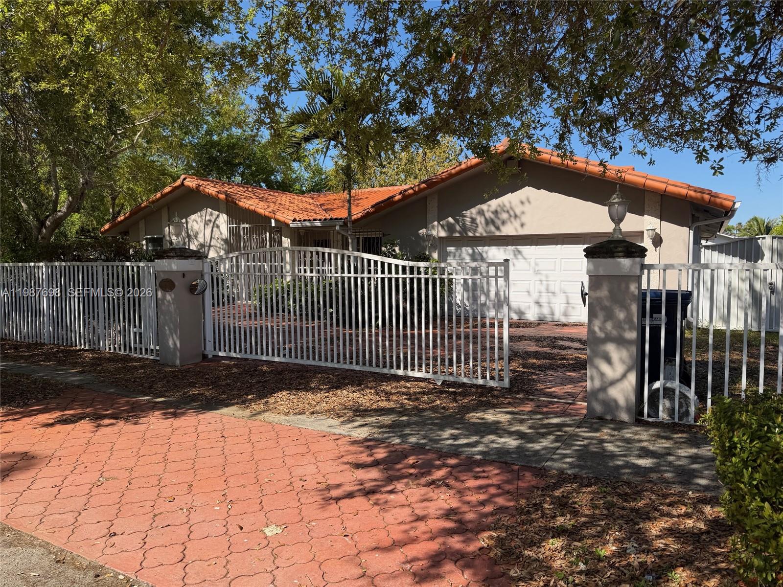 LAS PALMAS CONDO 9/5 - Residential