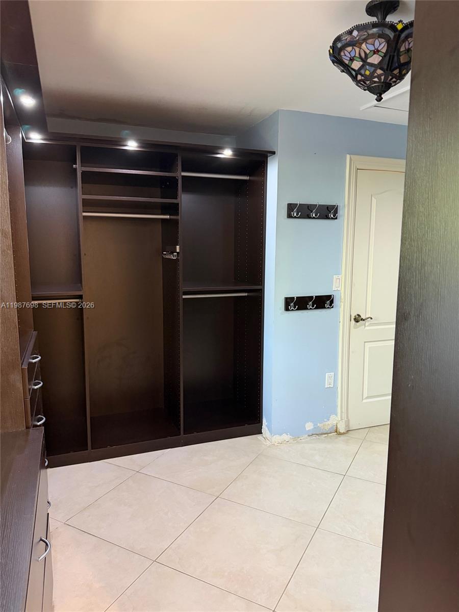 LAS PALMAS CONDO 9/5 - Residential