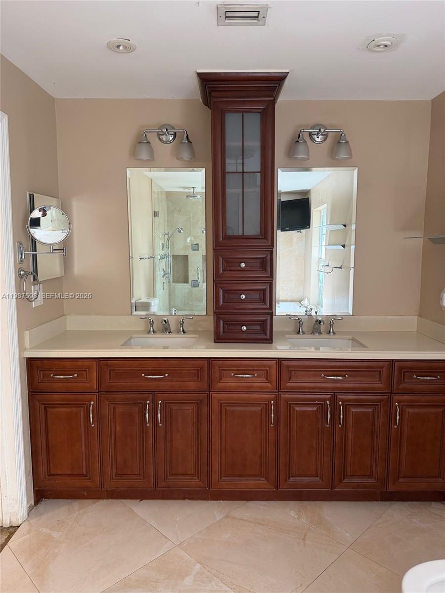 LAS PALMAS CONDO 9/5 - Residential