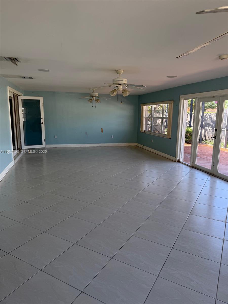 LAS PALMAS CONDO 9/5 - Residential