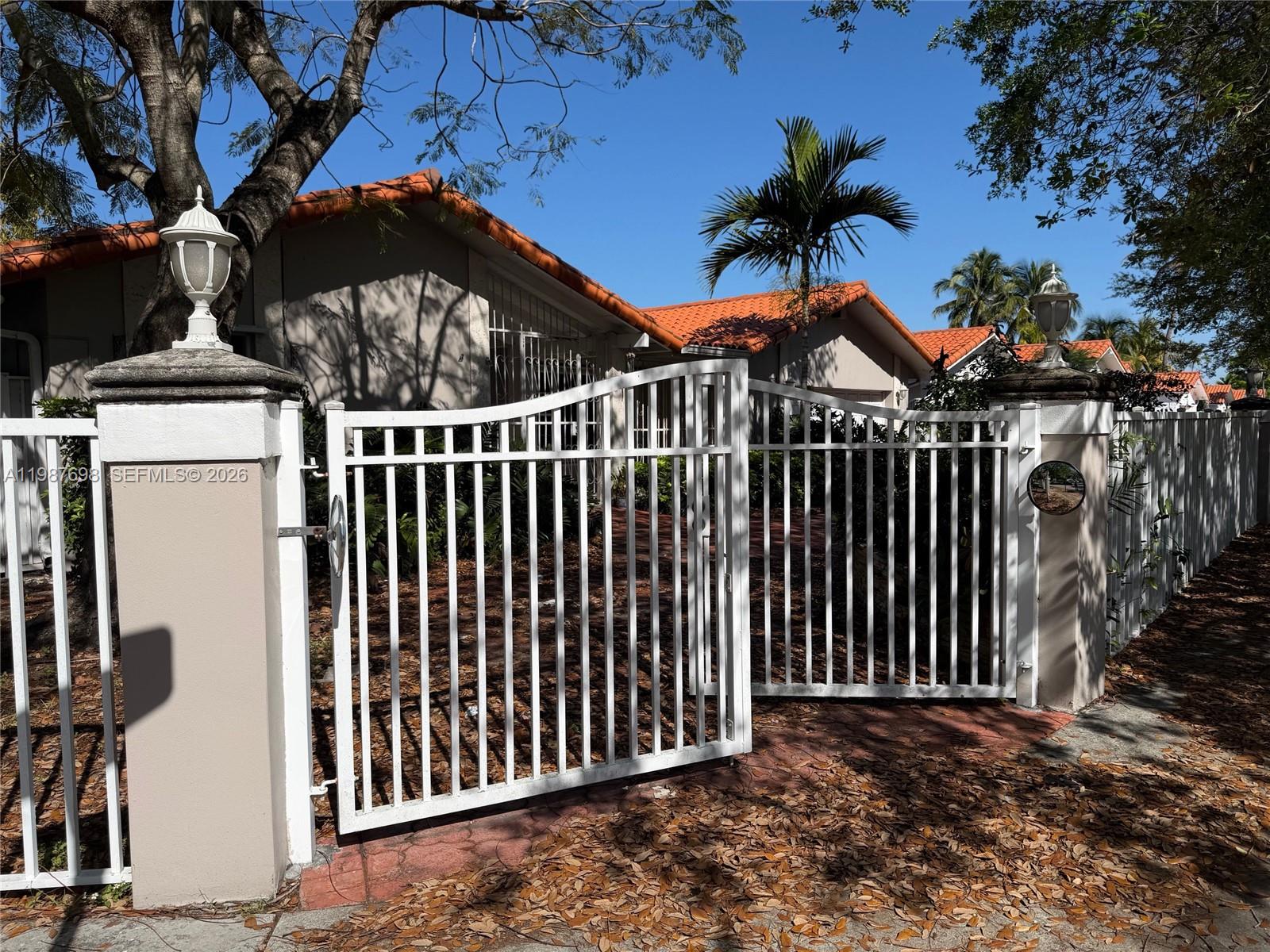 LAS PALMAS CONDO 9/5 - Residential