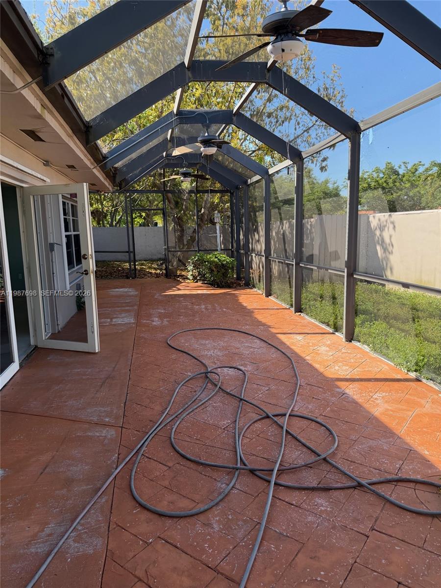 LAS PALMAS CONDO 9/5 - Residential